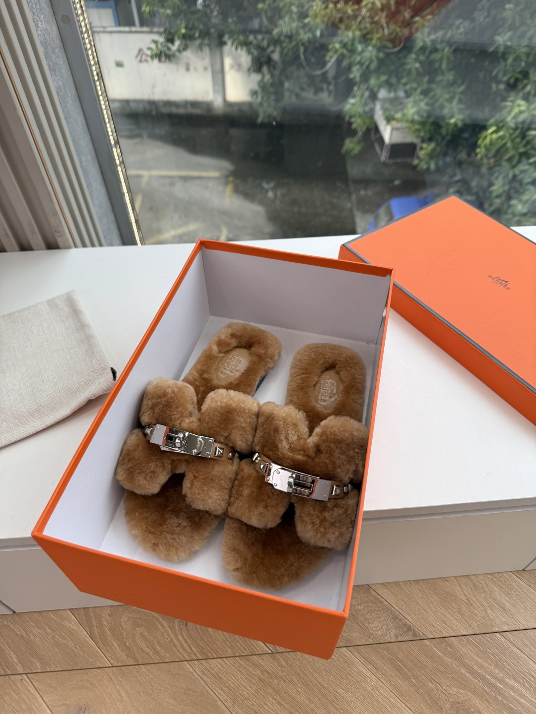 G087代购级别hermes爱马仕二舅毛拖常年做货新款新色官网、小红书同步最新配色爱马仕爆款火热上线，做工升级版，高品质
