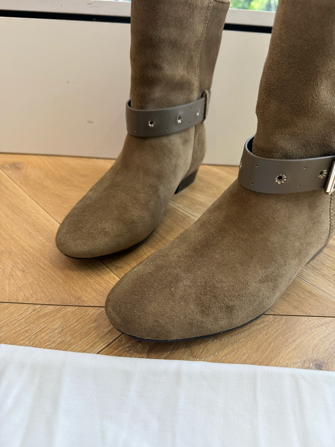 G223代购级别伊莎贝尔Isabel Marant 秋冬走秀西部牛仔一年四季都可以穿的靴子来了，一双封神的复古靴 简约复
