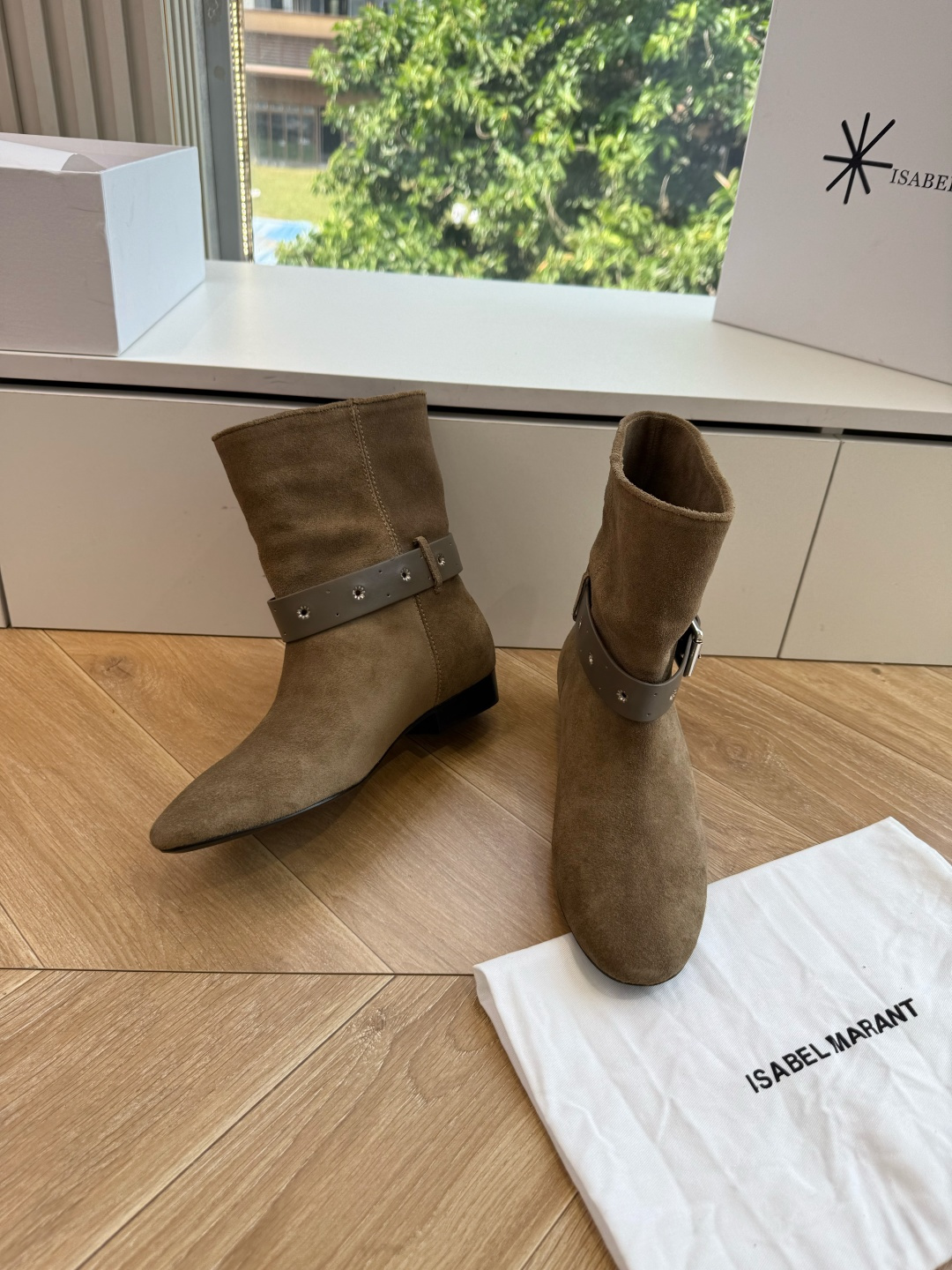 G223代购级别伊莎贝尔Isabel Marant 秋冬走秀西部牛仔一年四季都可以穿的靴子来了，一双封神的复古靴 简约复