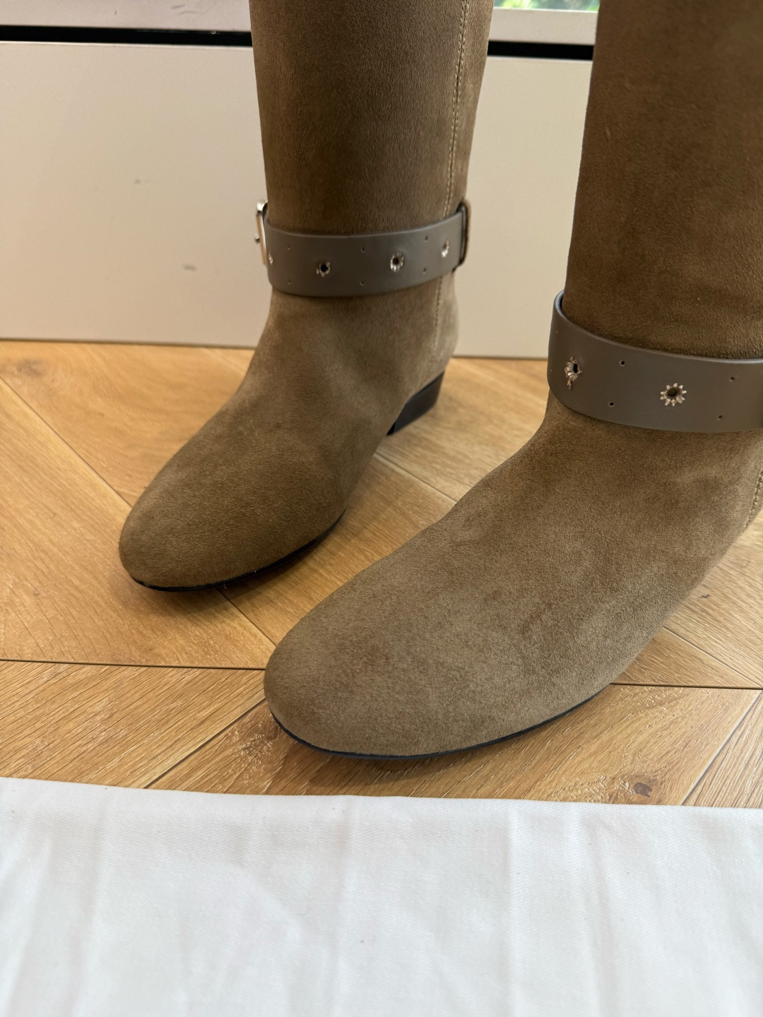 G223代购级别伊莎贝尔Isabel Marant 秋冬走秀西部牛仔一年四季都可以穿的靴子来了，一双封神的复古靴 简约复