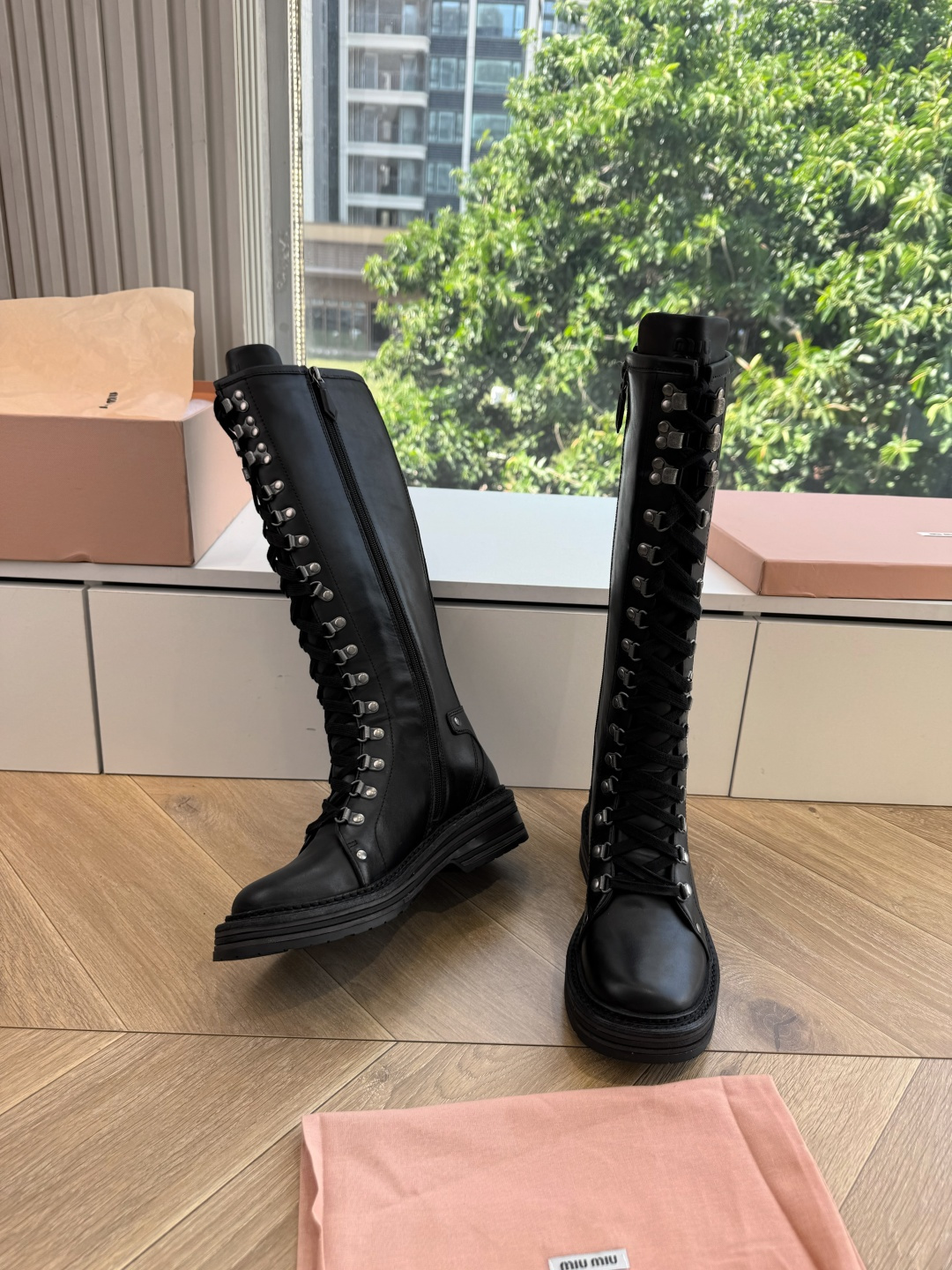 G261爆款 Miumiu谬谬朋克风秋冬机车造型长靴松弛感限量走秀款一双封神复古骑士靴 🤩怎么穿都好看今夏时髦精最爱 看