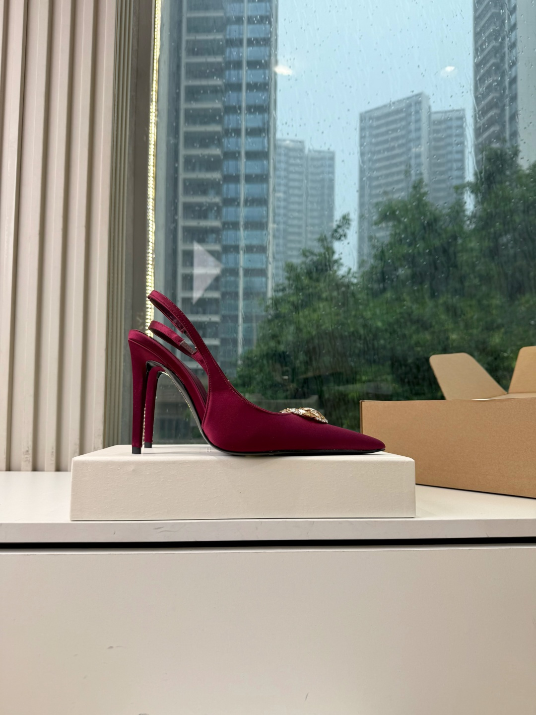 G288顶级品质Saint Laurent / 圣罗兰新款凉鞋尖头高跟鞋YSL姐姐的美丽尤物高跟鞋 又是人间圣罗兰 Ro G288顶级品质Saint Laurent / 圣罗兰新款凉鞋尖头高跟鞋YSL姐姐的美丽尤物高跟鞋 又是人间圣罗兰 Ro