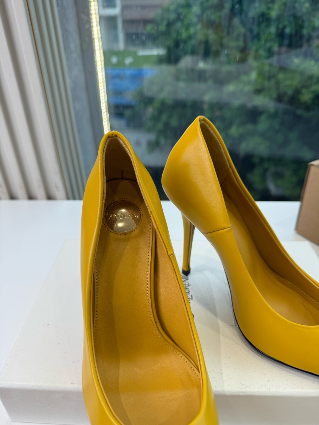 G288顶级品质Saint Laurent / 圣罗兰新款单鞋尖头高跟鞋YSL姐姐的美丽尤物高跟鞋 又是人间圣罗兰 Ro G288顶级品质Saint Laurent / 圣罗兰新款单鞋尖头高跟鞋YSL姐姐的美丽尤物高跟鞋 又是人间圣罗兰 Ro