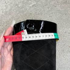 G238所得CHANE*|小香新品骑士靴在米兰时尚的T台上 亮相便艳惊四座 成功晋升为潮流人士的梦中情靴 。 经典的双C G238所得CHANE*|小香新品骑士靴在米兰时尚的T台上 亮相便艳惊四座 成功晋升为潮流人士的梦中情靴 。 经典的双C