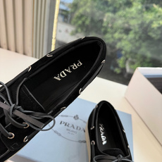 G887统一飞机盒顶级品质所见即所得Prada/普拉达新品复古三角标褶皱粗跟平底玛丽珍鞋乐福鞋 当米兰1913的经典基因 G887统一飞机盒顶级品质所见即所得Prada/普拉达新品复古三角标褶皱粗跟平底玛丽珍鞋乐福鞋 当米兰1913的经典基因