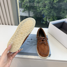 G887统一飞机盒顶级品质所见即所得Prada/普拉达新品复古三角标褶皱粗跟平底玛丽珍鞋乐福鞋 当米兰1913的经典基因 G887统一飞机盒顶级品质所见即所得Prada/普拉达新品复古三角标褶皱粗跟平底玛丽珍鞋乐福鞋 当米兰1913的经典基因