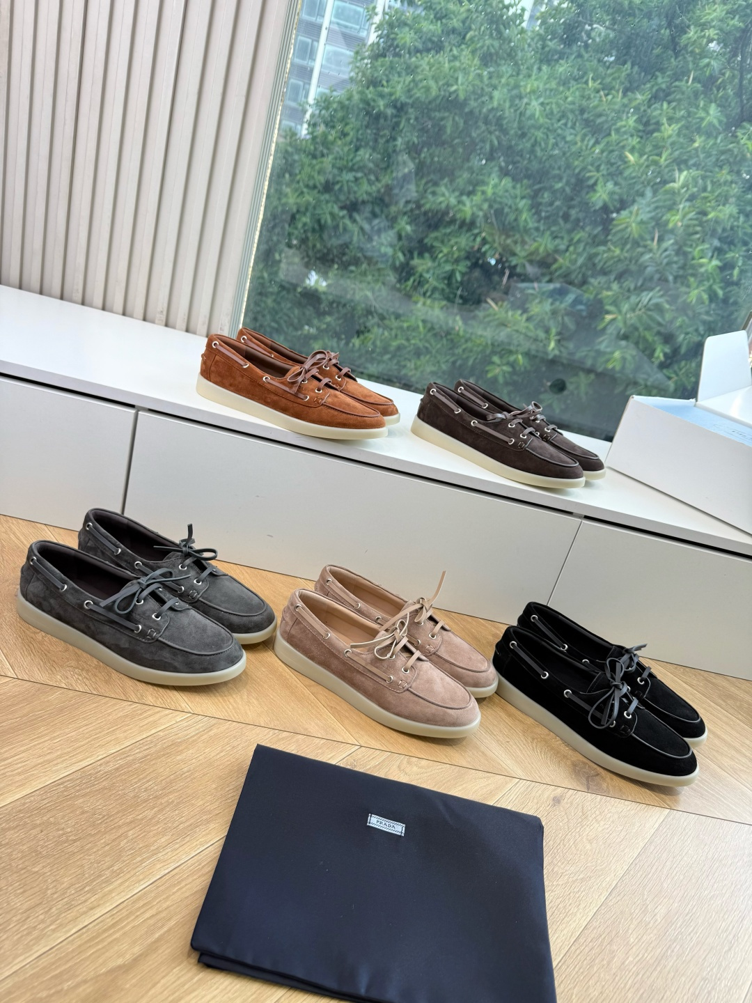 G887统一飞机盒顶级品质所见即所得Prada/普拉达新品复古三角标褶皱粗跟平底玛丽珍鞋乐福鞋 当米兰1913的经典基因