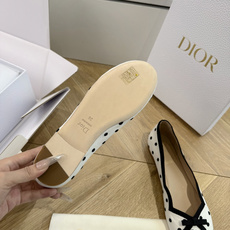 G269顶级品质 Dior 迪奥一眼就想要夏季单鞋简单大方‘低调奢华! 配上醒目的Chanristian Dior标志织 G269顶级品质 Dior 迪奥一眼就想要夏季单鞋简单大方‘低调奢华! 配上醒目的Chanristian Dior标志织