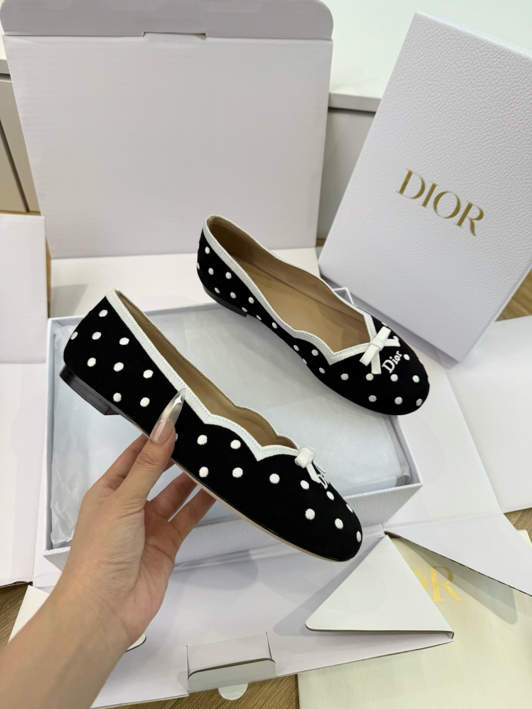 G269顶级品质 Dior 迪奥一眼就想要夏季单鞋简单大方‘低调奢华! 配上醒目的Chanristian Dior标志织 G269顶级品质 Dior 迪奥一眼就想要夏季单鞋简单大方‘低调奢华! 配上醒目的Chanristian Dior标志织