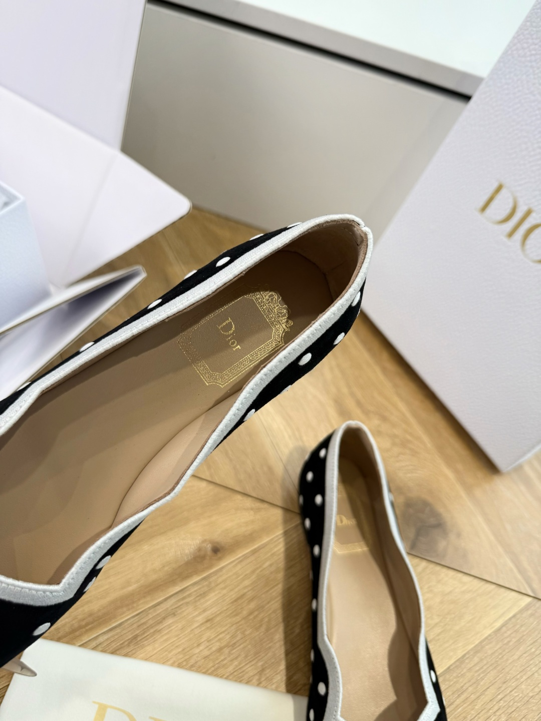 G269顶级品质 Dior 迪奥一眼就想要夏季单鞋简单大方‘低调奢华！ 配上醒目的Chanristian Dior标志织