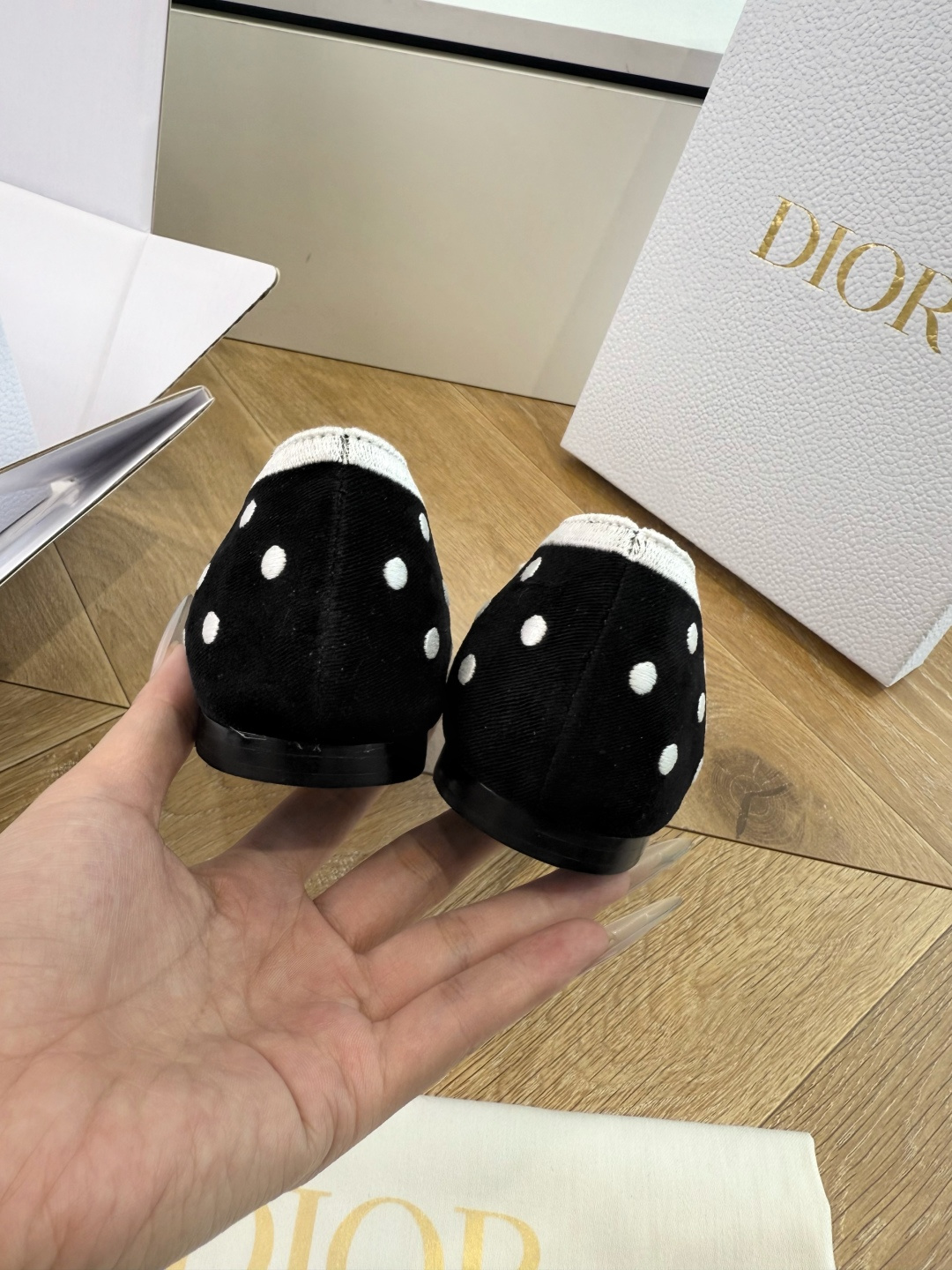 G269顶级品质 Dior 迪奥一眼就想要夏季单鞋简单大方‘低调奢华! 配上醒目的Chanristian Dior标志织 G269顶级品质 Dior 迪奥一眼就想要夏季单鞋简单大方‘低调奢华! 配上醒目的Chanristian Dior标志织