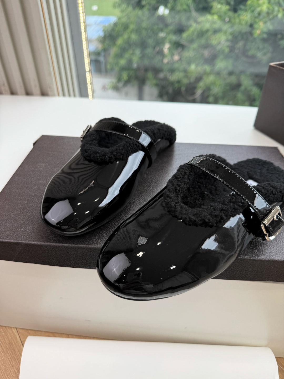 所见即所得G241代购级别原版购入法国一线奢侈品牌ALAIA 阿莱亚秋冬天真的要来咯！羊羔绒鞋～ Alaia奶呼呼的秋冬