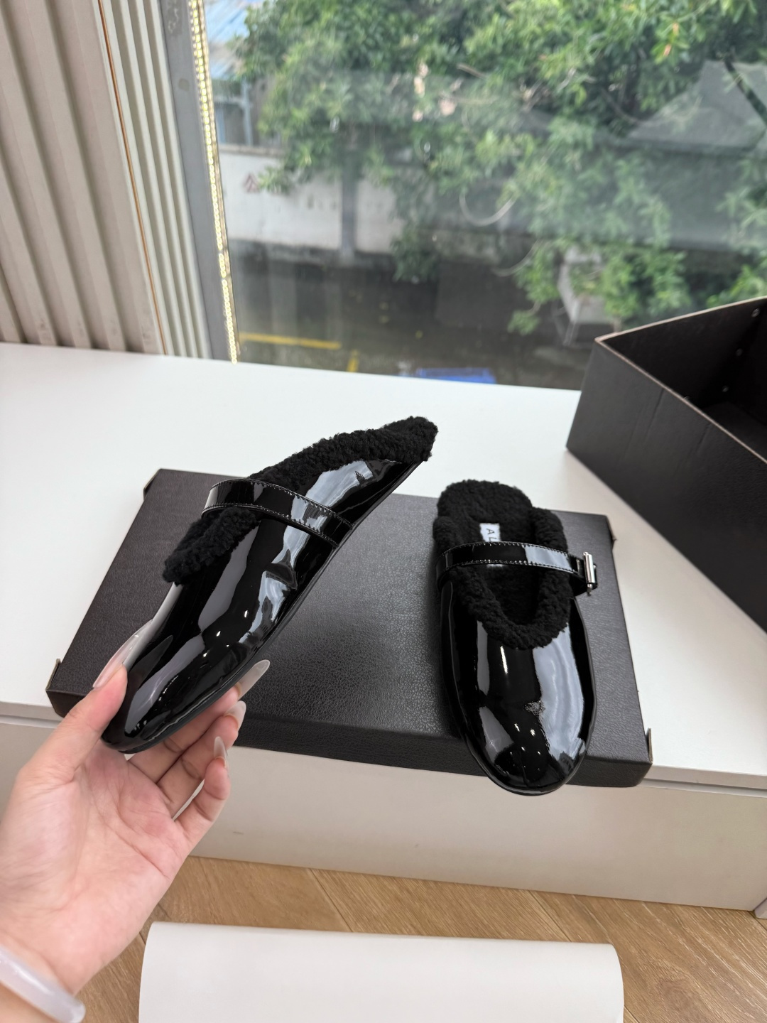 所见即所得G241代购级别原版购入法国一线奢侈品牌ALAIA 阿莱亚秋冬天真的要来咯！羊羔绒鞋～ Alaia奶呼呼的秋冬