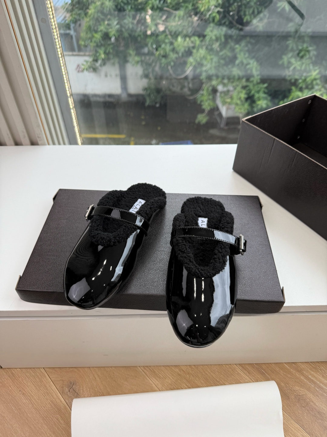 所见即所得G241代购级别原版购入法国一线奢侈品牌ALAIA 阿莱亚秋冬天真的要来咯！羊羔绒鞋～ Alaia奶呼呼的秋冬