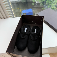 G241代购级别原版购入法国一线奢侈品牌ALAIA 阿莱亚秋冬天真的要来咯!羊羔绒鞋~ Alaia奶呼呼的秋冬单品,是谁 G241代购级别原版购入法国一线奢侈品牌ALAIA 阿莱亚秋冬天真的要来咯!羊羔绒鞋~ Alaia奶呼呼的秋冬单品,是谁