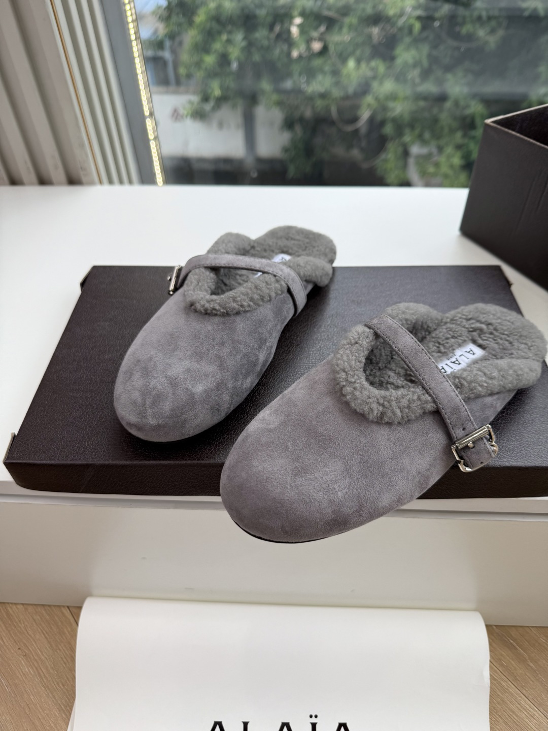 所见即所得G241代购级别原版购入法国一线奢侈品牌ALAIA 阿莱亚秋冬天真的要来咯!羊羔绒鞋~ Alaia奶呼呼的秋冬 所见即所得G241代购级别原版购入法国一线奢侈品牌ALAIA 阿莱亚秋冬天真的要来咯!羊羔绒鞋~ Alaia奶呼呼的秋冬