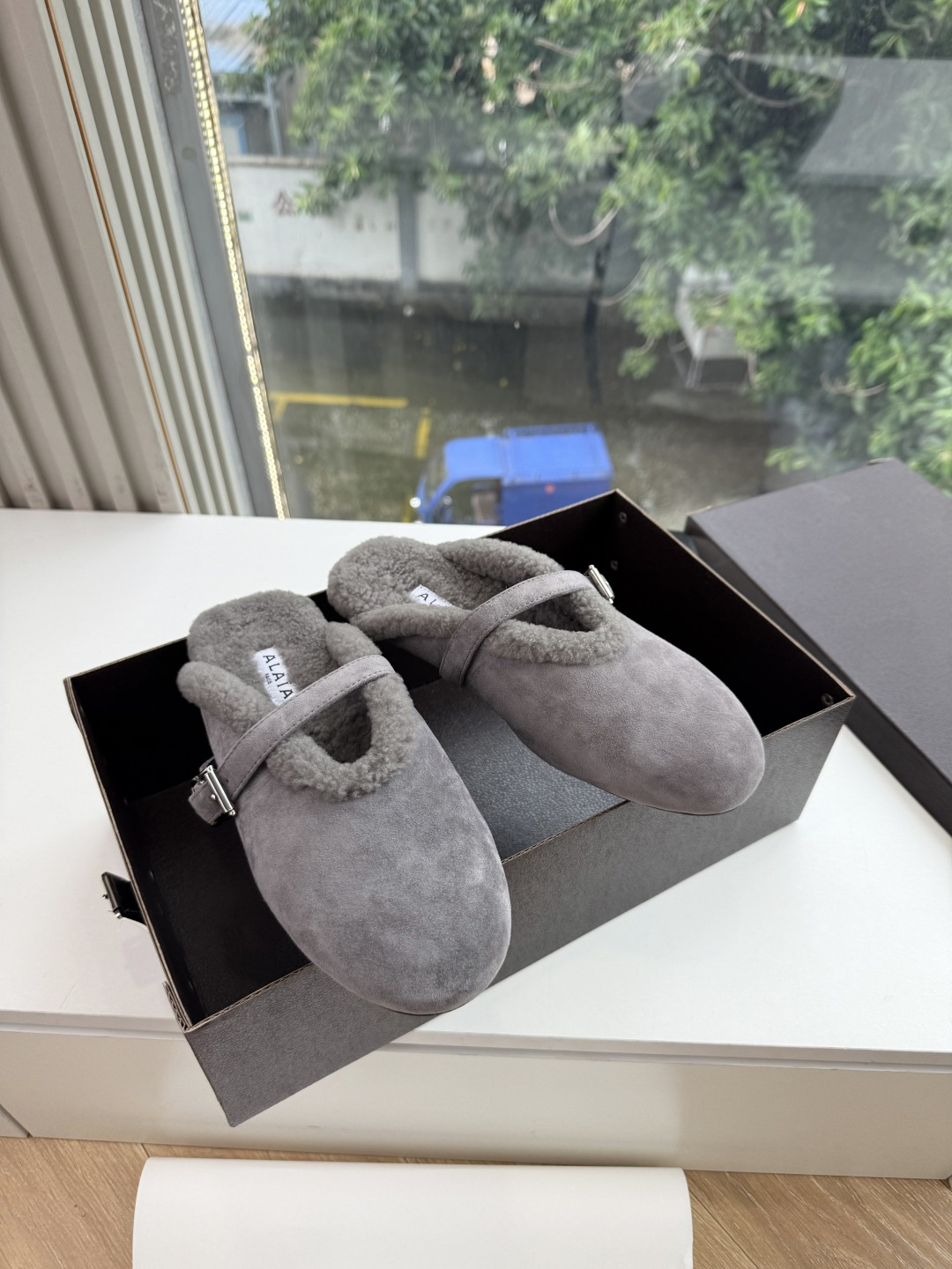 所见即所得G241代购级别原版购入法国一线奢侈品牌ALAIA 阿莱亚秋冬天真的要来咯!羊羔绒鞋~ Alaia奶呼呼的秋冬 所见即所得G241代购级别原版购入法国一线奢侈品牌ALAIA 阿莱亚秋冬天真的要来咯!羊羔绒鞋~ Alaia奶呼呼的秋冬