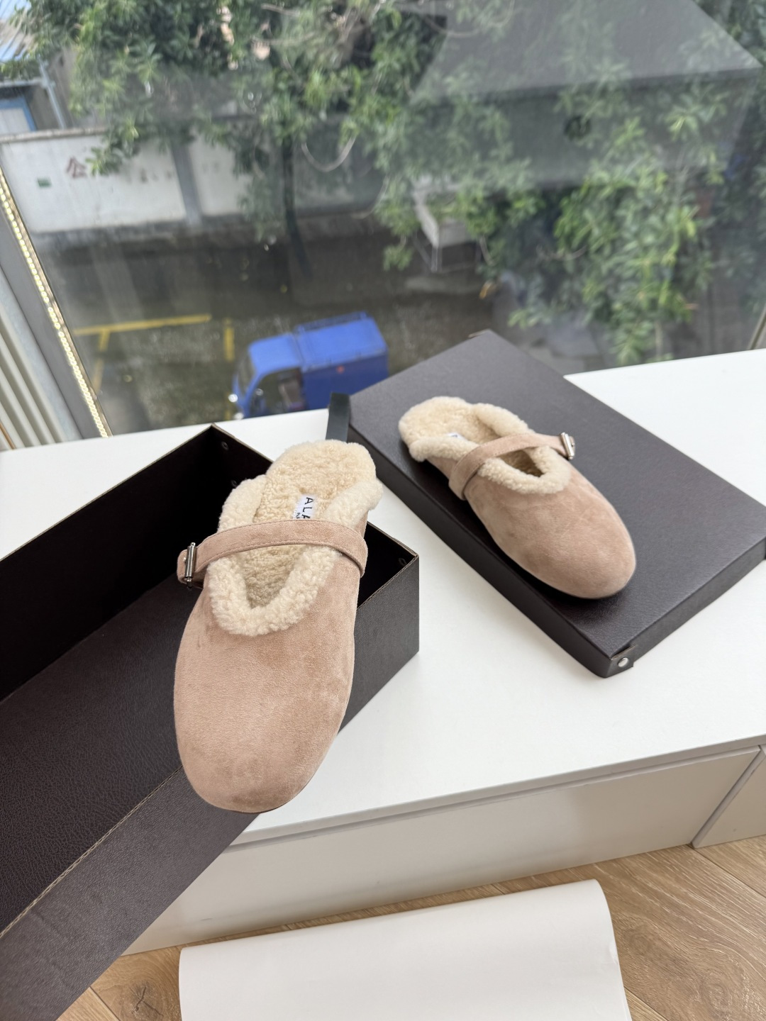 所见即所得G241代购级别原版购入法国一线奢侈品牌ALAIA 阿莱亚秋冬天真的要来咯！羊羔绒鞋～ Alaia奶呼呼的秋冬