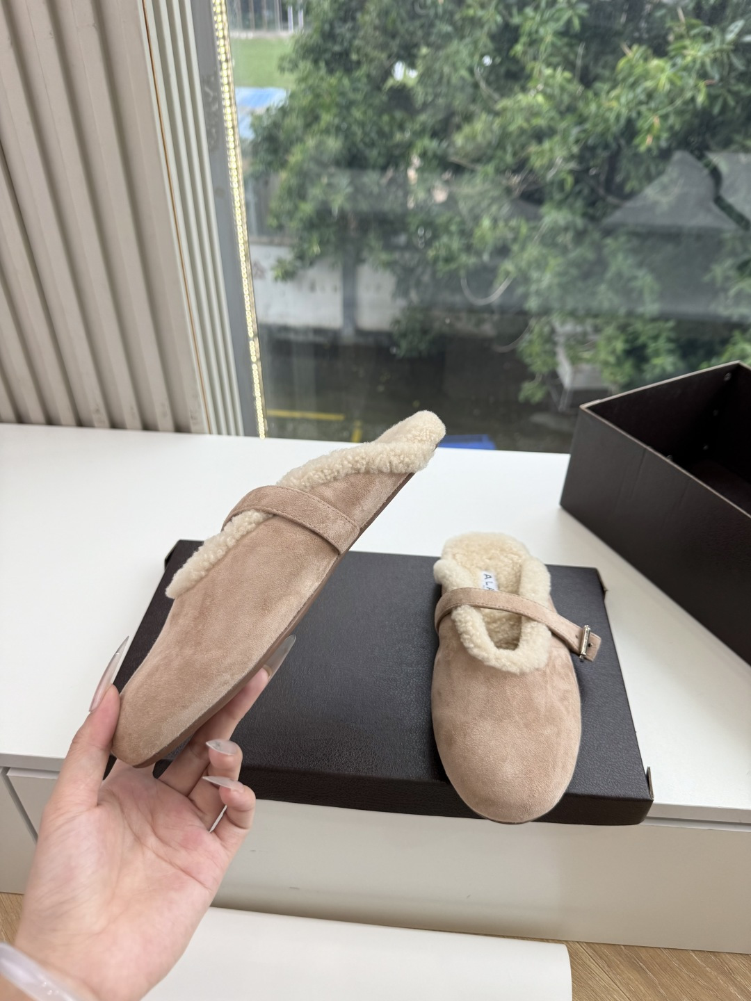 所见即所得G241代购级别原版购入法国一线奢侈品牌ALAIA 阿莱亚秋冬天真的要来咯！羊羔绒鞋～ Alaia奶呼呼的秋冬
