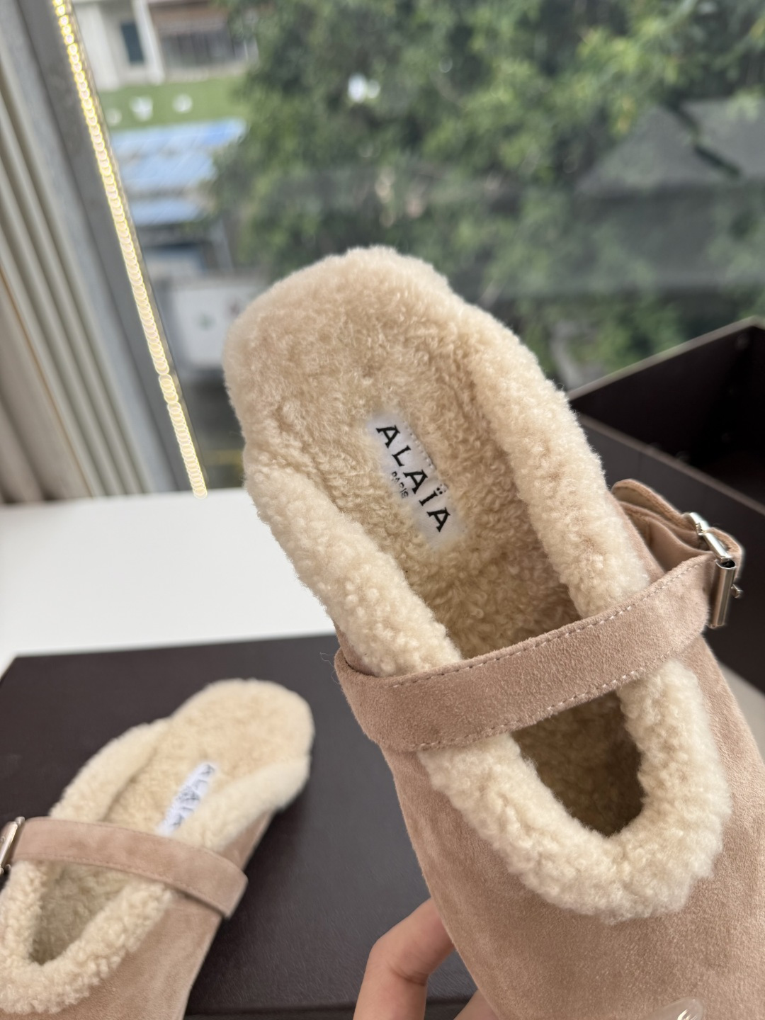 所见即所得G241代购级别原版购入法国一线奢侈品牌ALAIA 阿莱亚秋冬天真的要来咯！羊羔绒鞋～ Alaia奶呼呼的秋冬