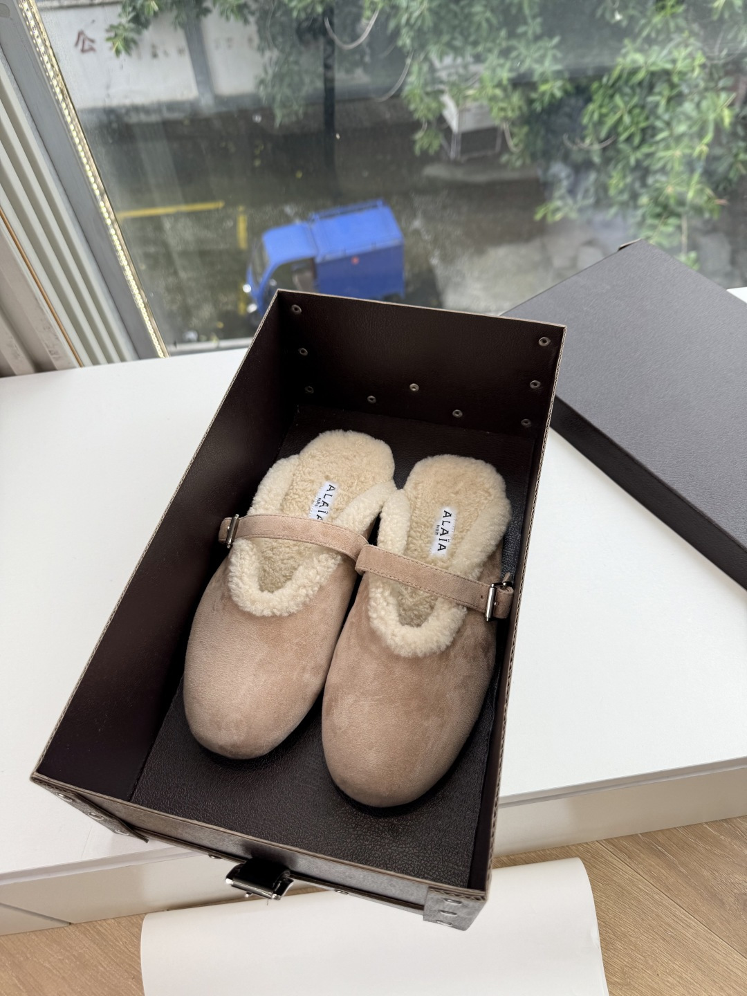 所见即所得G241代购级别原版购入法国一线奢侈品牌ALAIA 阿莱亚秋冬天真的要来咯！羊羔绒鞋～ Alaia奶呼呼的秋冬