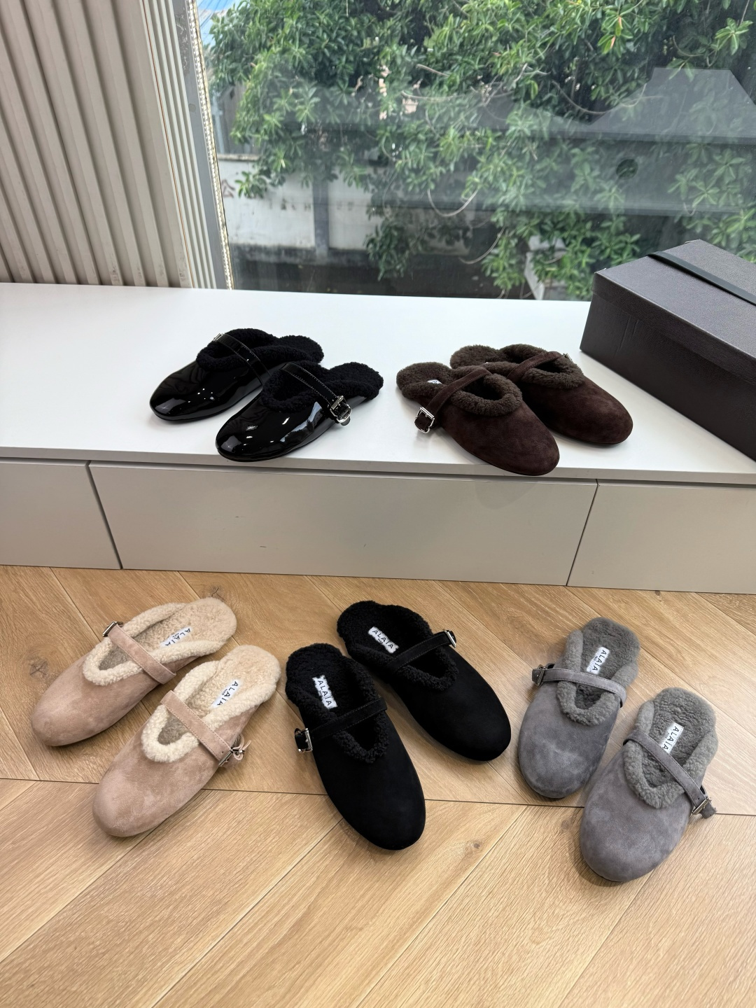 所见即所得G241代购级别原版购入法国一线奢侈品牌ALAIA 阿莱亚秋冬天真的要来咯!羊羔绒鞋~ Alaia奶呼呼的秋冬 所见即所得G241代购级别原版购入法国一线奢侈品牌ALAIA 阿莱亚秋冬天真的要来咯!羊羔绒鞋~ Alaia奶呼呼的秋冬