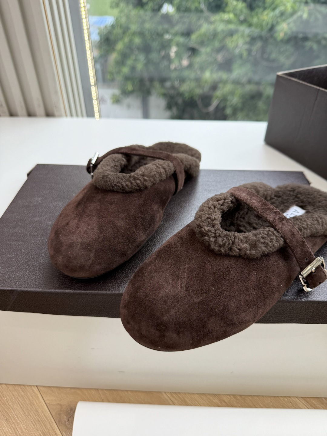 所见即所得G241代购级别原版购入法国一线奢侈品牌ALAIA 阿莱亚秋冬天真的要来咯!羊羔绒鞋~ Alaia奶呼呼的秋冬 所见即所得G241代购级别原版购入法国一线奢侈品牌ALAIA 阿莱亚秋冬天真的要来咯!羊羔绒鞋~ Alaia奶呼呼的秋冬