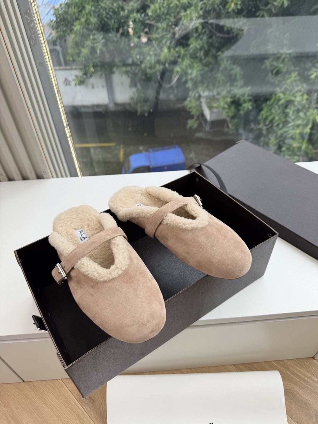 所见即所得G241代购级别原版购入法国一线奢侈品牌ALAIA 阿莱亚秋冬天真的要来咯！羊羔绒鞋～ Alaia奶呼呼的秋冬