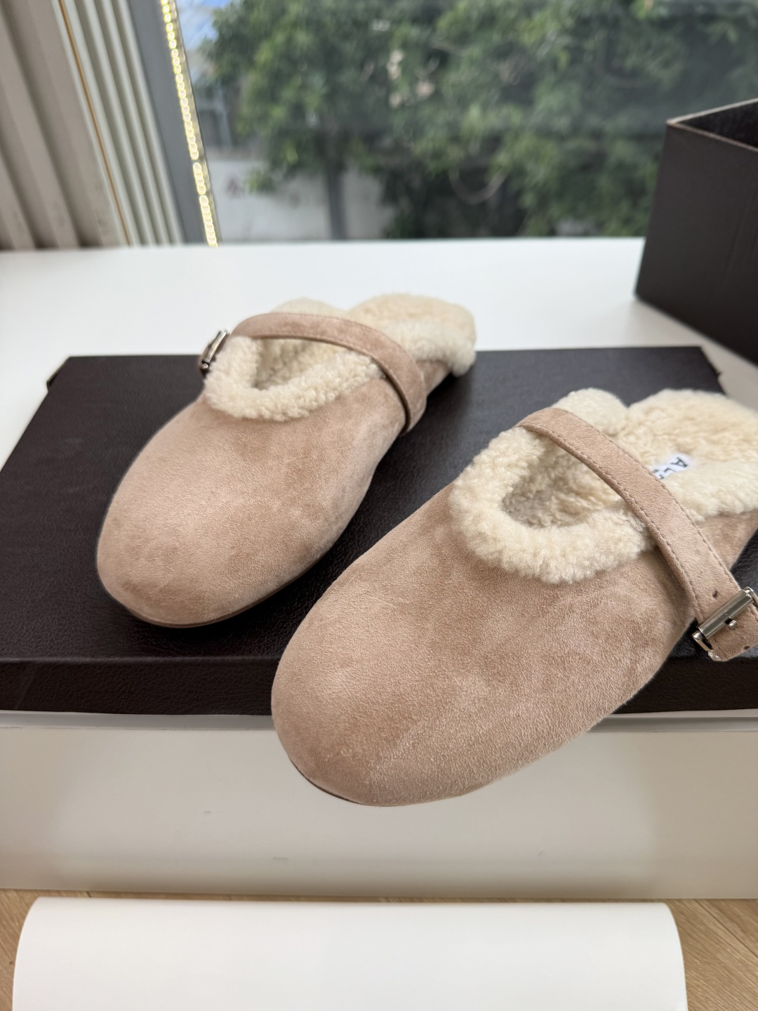 所见即所得G241代购级别原版购入法国一线奢侈品牌ALAIA 阿莱亚秋冬天真的要来咯！羊羔绒鞋～ Alaia奶呼呼的秋冬