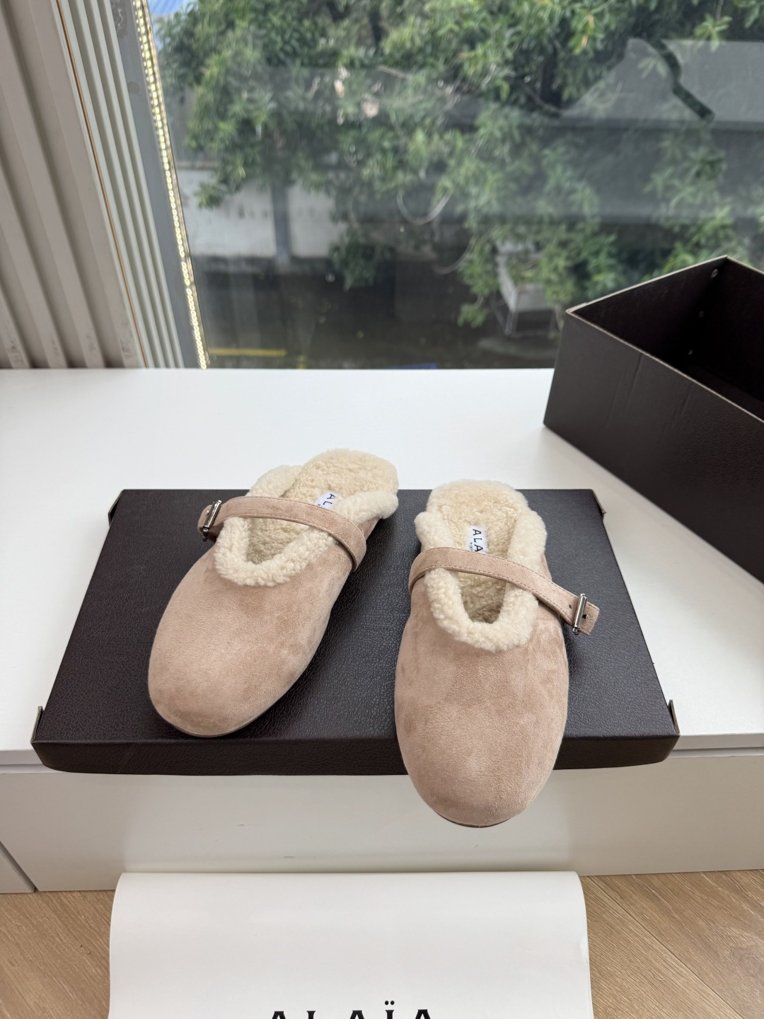 所见即所得G241代购级别原版购入法国一线奢侈品牌ALAIA 阿莱亚秋冬天真的要来咯!羊羔绒鞋~ Alaia奶呼呼的秋冬 所见即所得G241代购级别原版购入法国一线奢侈品牌ALAIA 阿莱亚秋冬天真的要来咯!羊羔绒鞋~ Alaia奶呼呼的秋冬