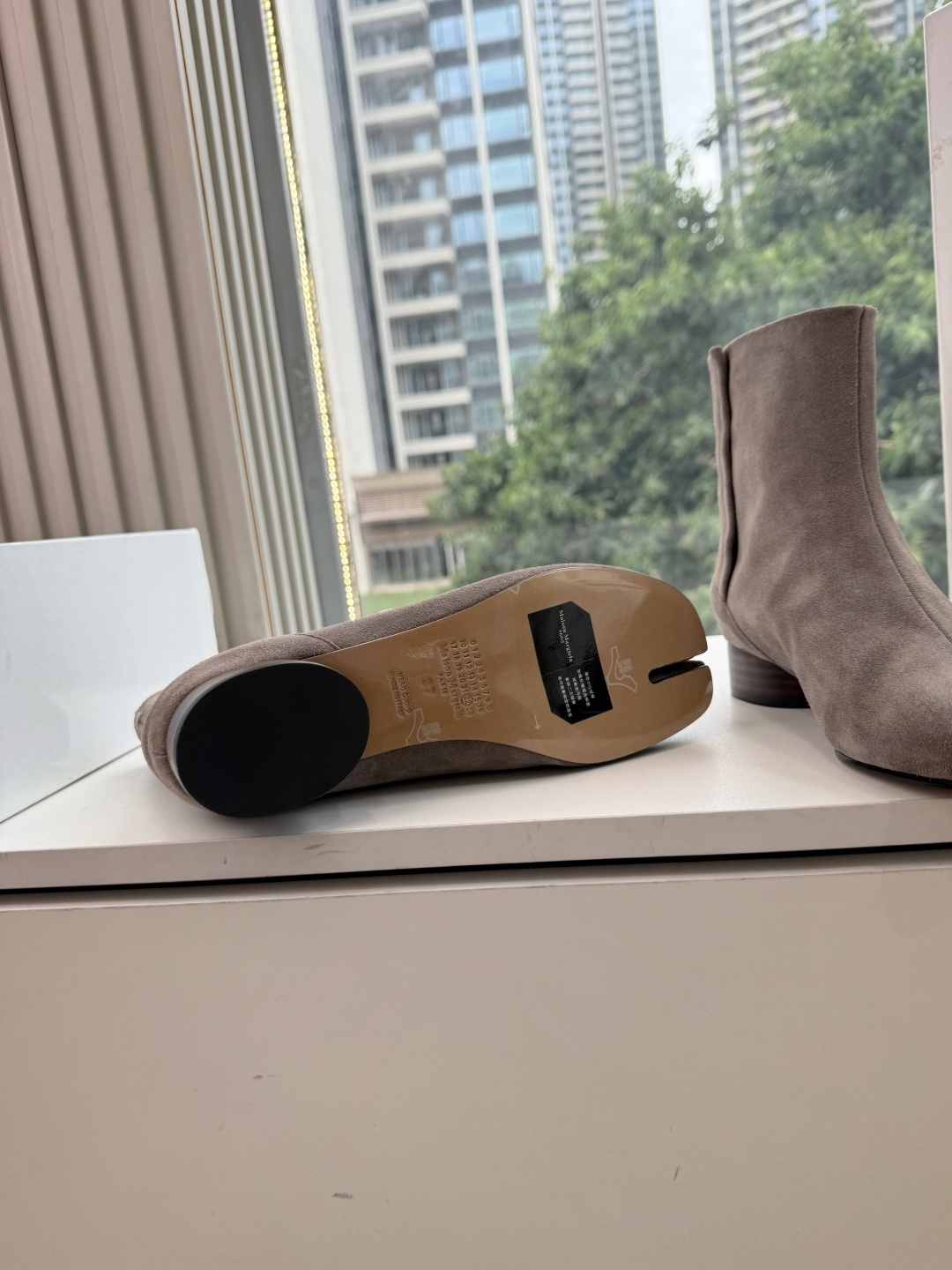 G077顶级品质Maison Margiel秋冬新款tabi分趾靴切尔西短靴 tabi分趾靴mm6夹趾鞋马吉拉分趾靴,牛 G077顶级品质Maison Margiel秋冬新款tabi分趾靴切尔西短靴 tabi分趾靴mm6夹趾鞋马吉拉分趾靴,牛