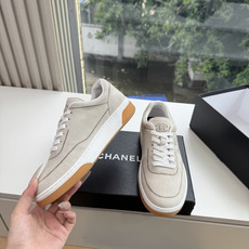 G059chanel26a球鞋美到心巴上 一买一个不吱声 讲道理 看到实物穿上脚 就会觉得右边黑色的更好看 有底有厚度 G059chanel26a球鞋美到心巴上 一买一个不吱声 讲道理 看到实物穿上脚 就会觉得右边黑色的更好看 有底有厚度