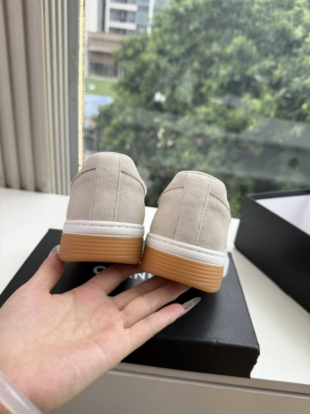 G059chanel26a球鞋美到心巴上 一买一个不吱声 讲道理 看到实物穿上脚 就会觉得右边黑色的更好看 有底有厚度 G059chanel26a球鞋美到心巴上 一买一个不吱声 讲道理 看到实物穿上脚 就会觉得右边黑色的更好看 有底有厚度