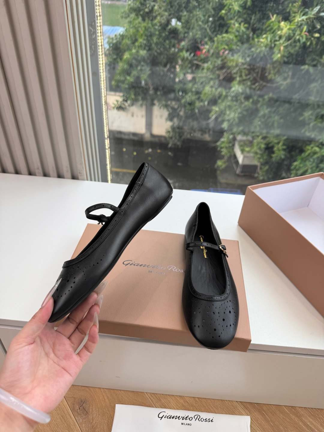 G305😀GianvitoRossi吉安维托罗西 平底 系列经典粉色羊反绒皮&粉色小羊皮 超级百搭的一款单品 面料 ：原