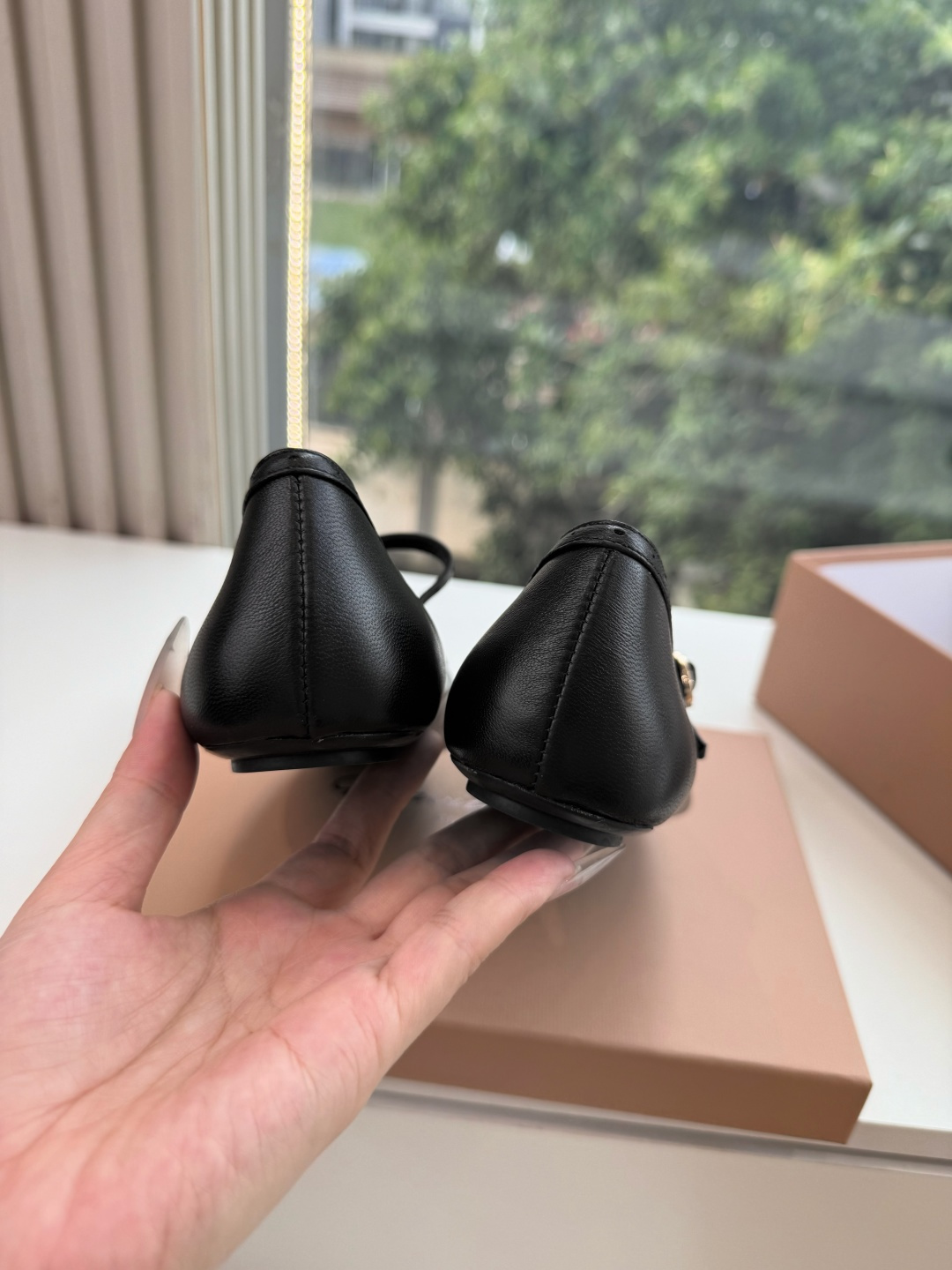 G305😀GianvitoRossi吉安维托罗西 平底 系列经典粉色羊反绒皮&粉色小羊皮 超级百搭的一款单品 面料 ：原