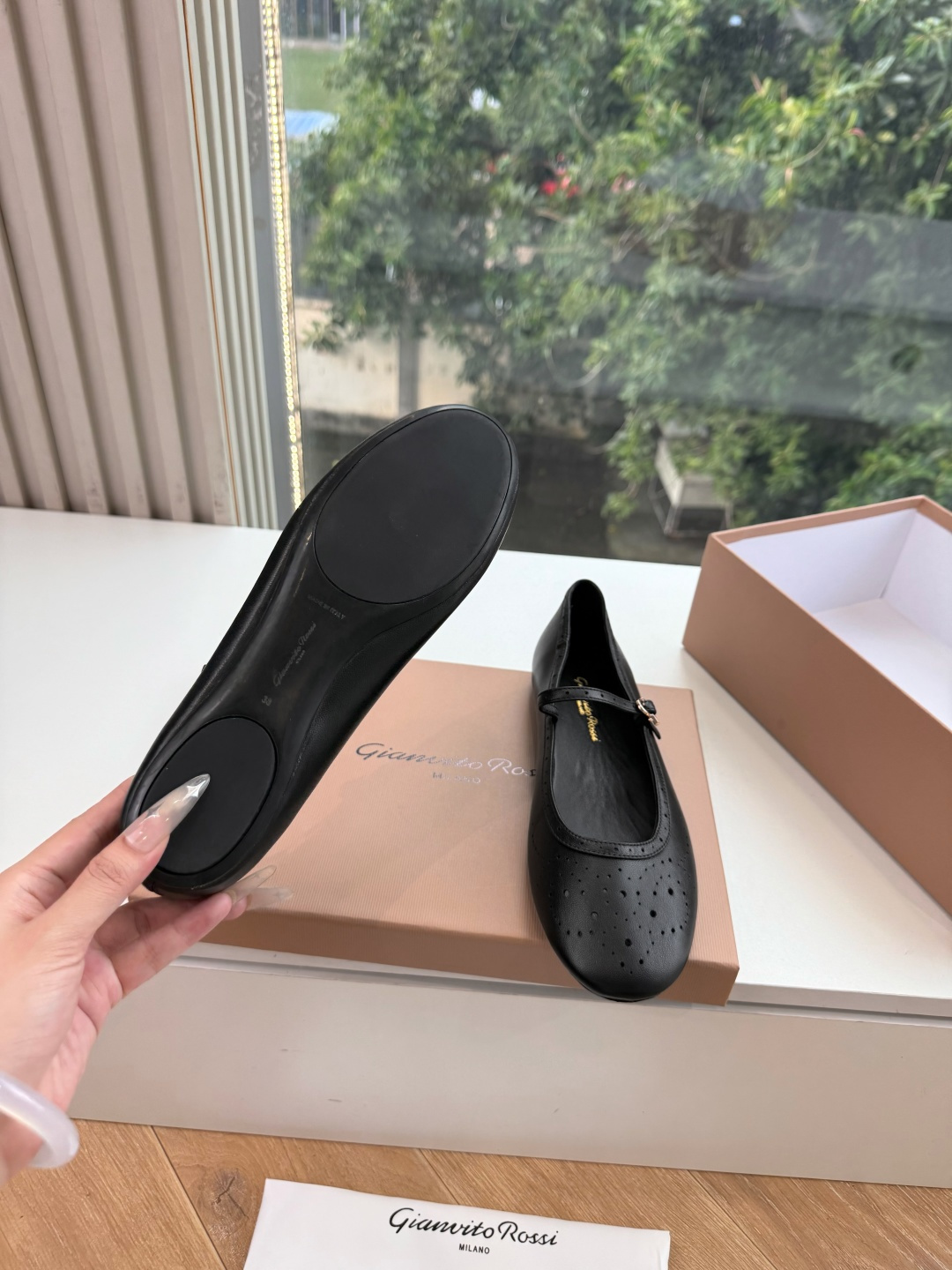 G305😀GianvitoRossi吉安维托罗西 平底 系列经典粉色羊反绒皮&粉色小羊皮 超级百搭的一款单品 面料 ：原