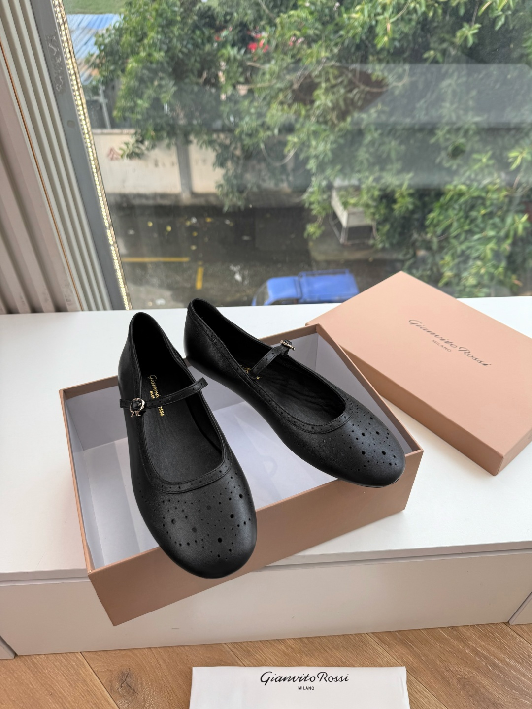 G305😀GianvitoRossi吉安维托罗西 平底 系列经典粉色羊反绒皮&粉色小羊皮 超级百搭的一款单品 面料 ：原
