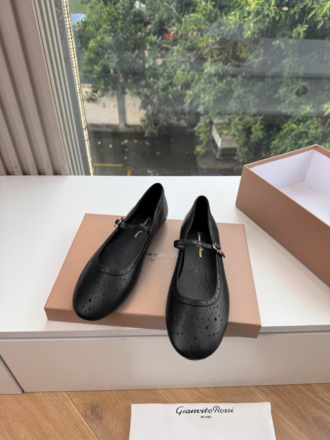 G305😀GianvitoRossi吉安维托罗西 平底 系列经典粉色羊反绒皮&粉色小羊皮 超级百搭的一款单品 面料 ：原