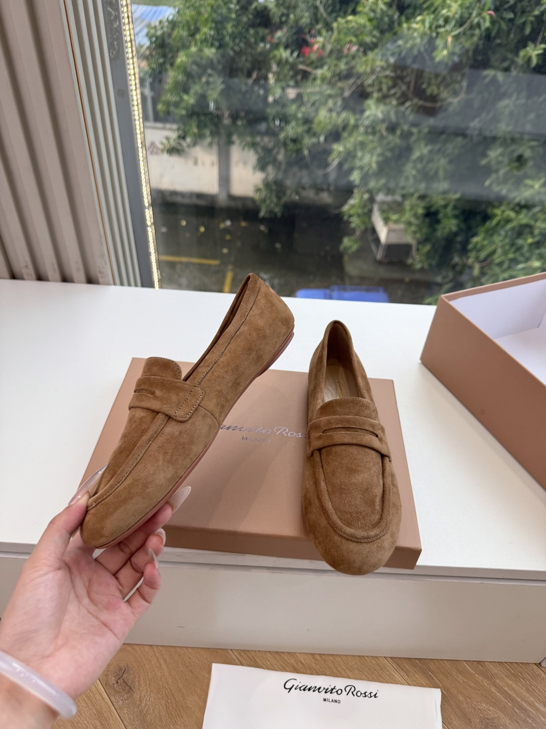 G305😀GianvitoRossi吉安维托罗西 平底 系列经典粉色羊反绒皮&粉色小羊皮 超级百搭的一款单品 面料 ：原