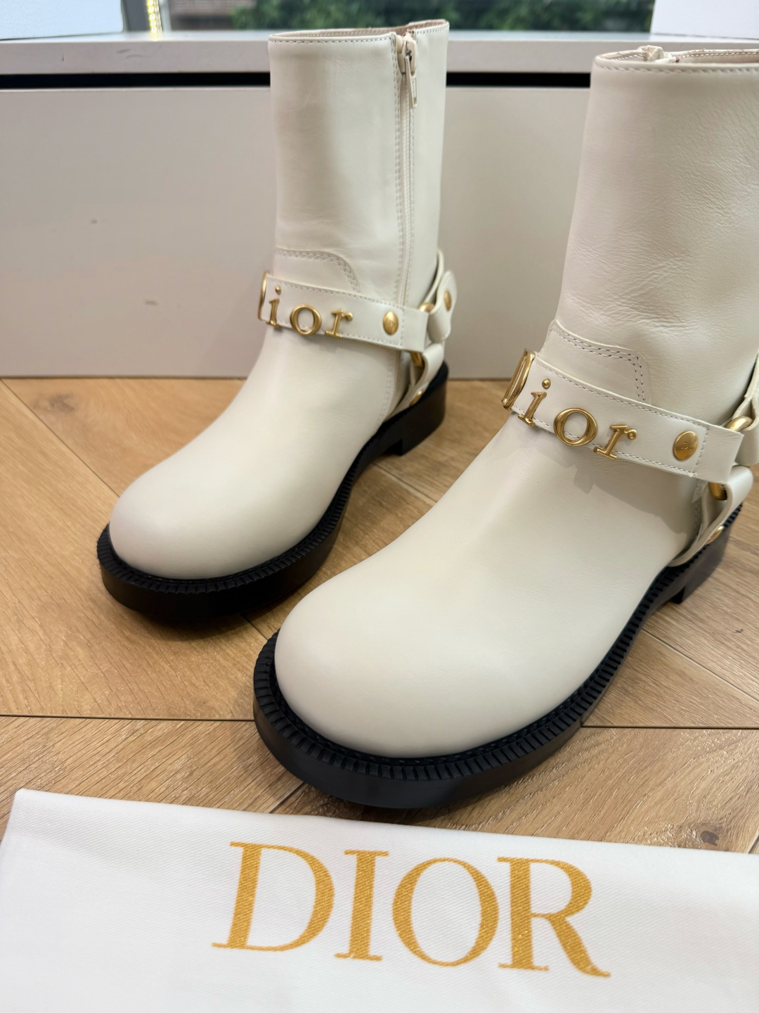 G133Miss Dior 迪奥 CD 秋冬切尔西短靴 Miss Dior 迪奥 CD秋冬最新色高定海报款D-Major G133Miss Dior 迪奥 CD 秋冬切尔西短靴 Miss Dior 迪奥 CD秋冬最新色高定海报款D-Major