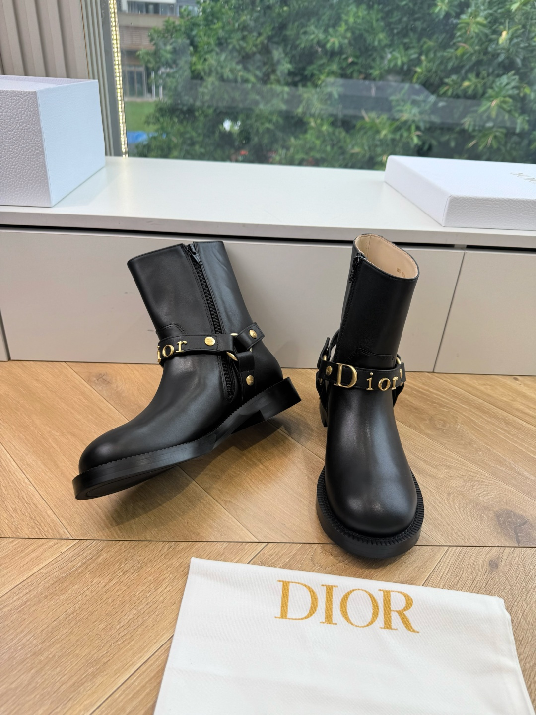G133Miss Dior 迪奥 CD 秋冬切尔西短靴 Miss Dior 迪奥 CD秋冬最新色高定海报款D-Major G133Miss Dior 迪奥 CD 秋冬切尔西短靴 Miss Dior 迪奥 CD秋冬最新色高定海报款D-Major