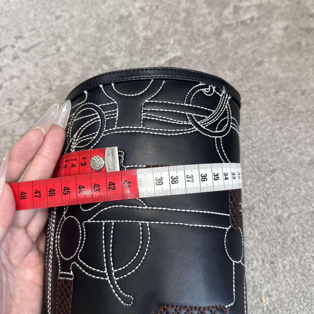 G223顶级版本 原版购入 H家秋冬新款 HERMES爱马仕尖头骑士靴长靴子专柜价格接近2W高昂的售价自然有独特的工艺和 G223顶级版本 原版购入 H家秋冬新款 HERMES爱马仕尖头骑士靴长靴子专柜价格接近2W高昂的售价自然有独特的工艺和