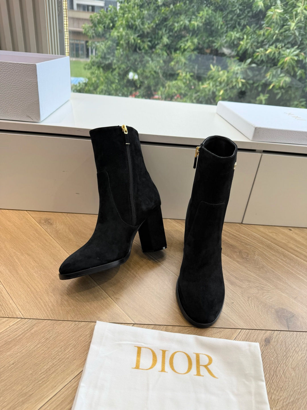 G053miss Dior 迪奥 Miss Dior 迪奥 CD秋冬最新高定海报款D-Major字母logo 圆头骑士靴 G053miss Dior 迪奥 Miss Dior 迪奥 CD秋冬最新高定海报款D-Major字母logo 圆头骑士靴