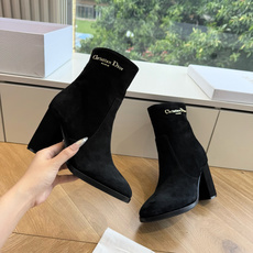 G053miss Dior 迪奥 Miss Dior 迪奥 CD秋冬最新高定海报款D-Major字母logo 圆头骑士靴 G053miss Dior 迪奥 Miss Dior 迪奥 CD秋冬最新高定海报款D-Major字母logo 圆头骑士靴