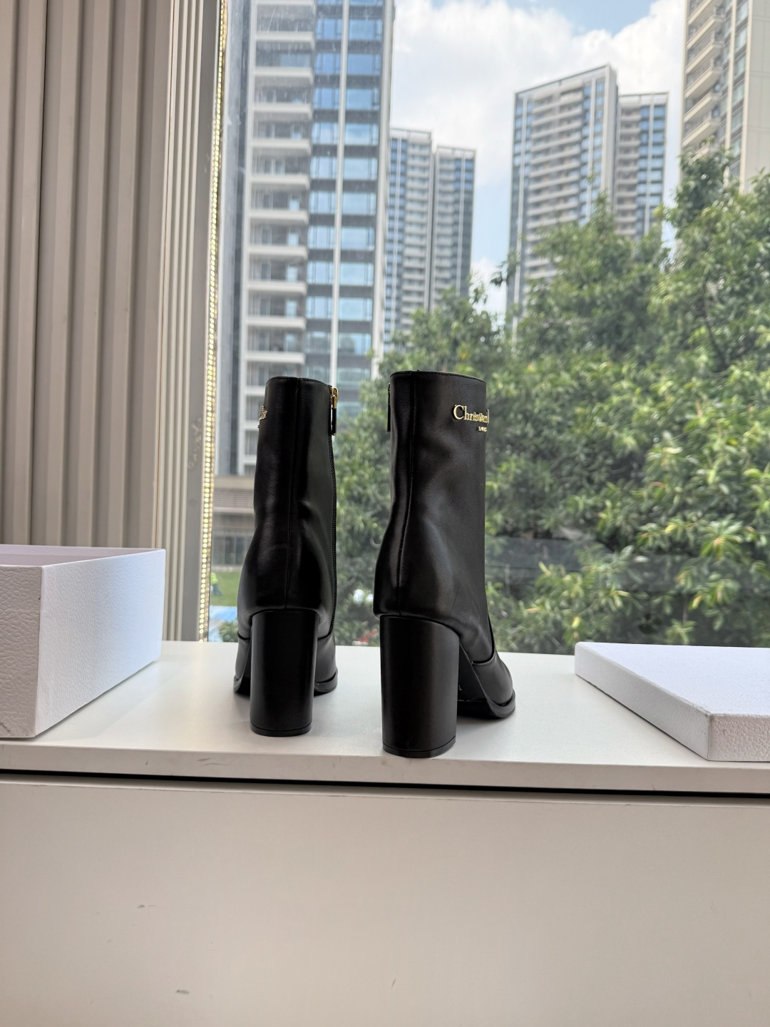 G053miss Dior 迪奥 Miss Dior 迪奥 CD秋冬最新高定海报款D-Major字母logo 圆头骑士靴