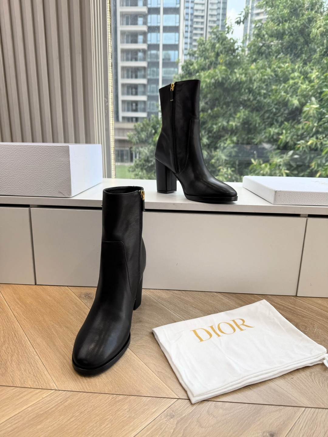 G053miss Dior 迪奥 Miss Dior 迪奥 CD秋冬最新高定海报款D-Major字母logo 圆头骑士靴