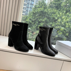 G053miss Dior 迪奥 Miss Dior 迪奥 CD秋冬最新高定海报款D-Major字母logo 圆头骑士靴 G053miss Dior 迪奥 Miss Dior 迪奥 CD秋冬最新高定海报款D-Major字母logo 圆头骑士靴