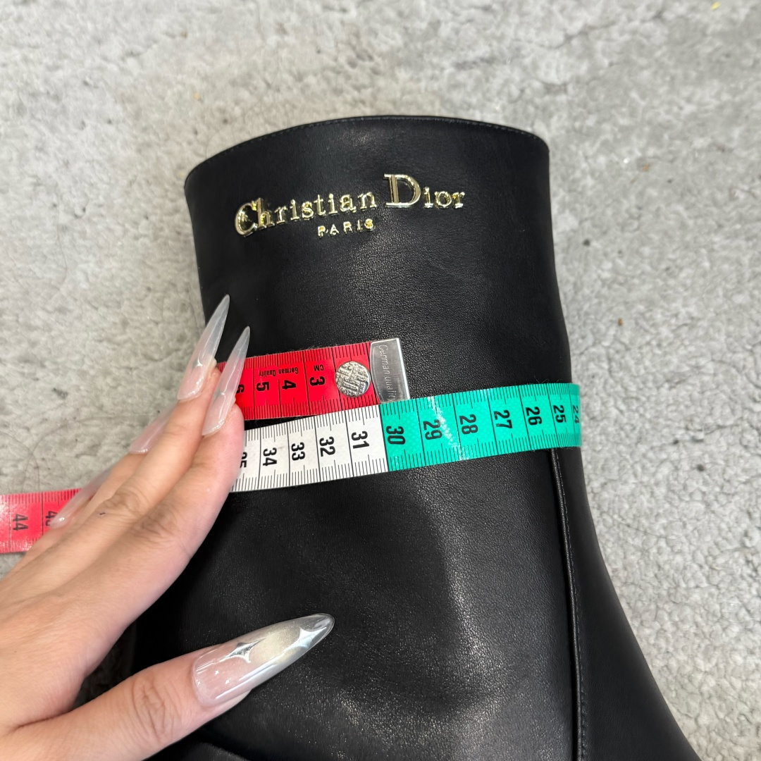 G053miss Dior 迪奥 Miss Dior 迪奥 CD秋冬最新高定海报款D-Major字母logo 圆头骑士靴