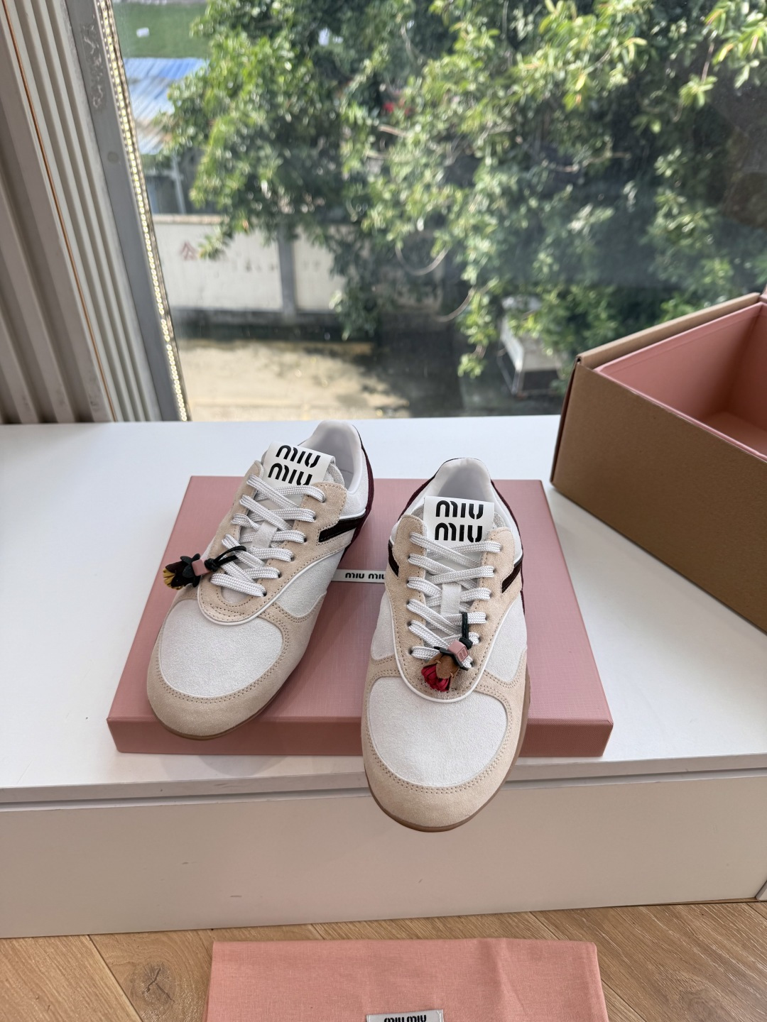 G086代购级别MiuMiu&N*•联名款新色上新 美拉德配色德训鞋运动鞋miumiu&nb530最新款新色上新！特别p