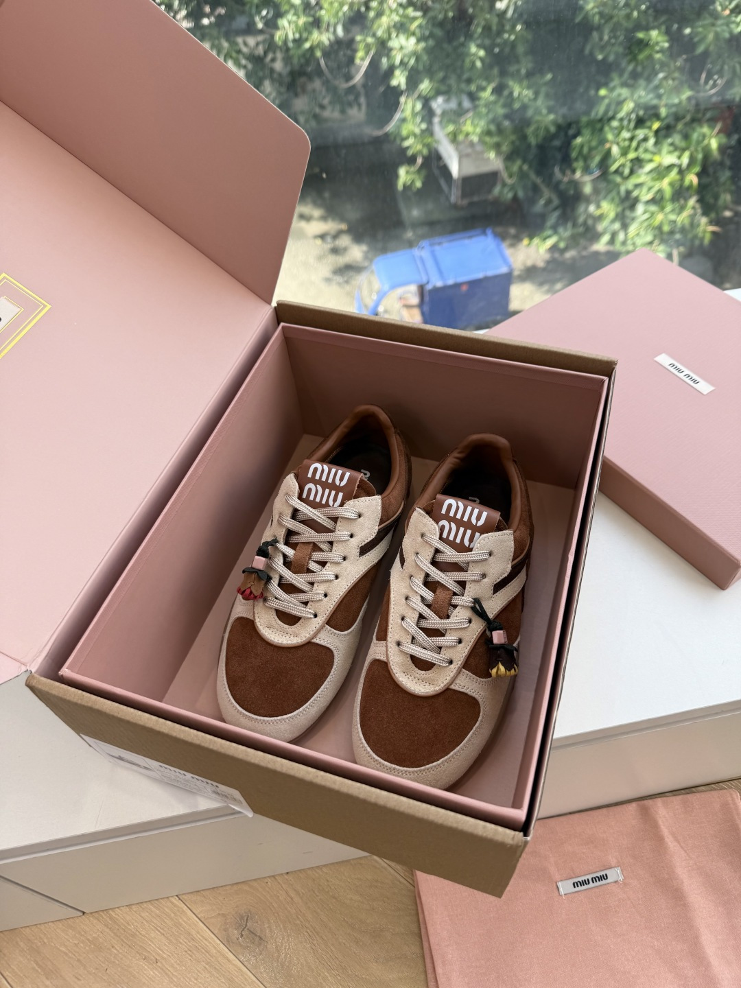 G086代购级别MiuMiu&N*•联名款新色上新 美拉德配色德训鞋运动鞋miumiu&nb530最新款新色上新！特别p